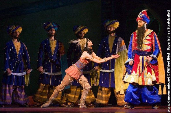 lucia lacarra (zobeide) et cyril pierre (shahriar) dans schéhérazade