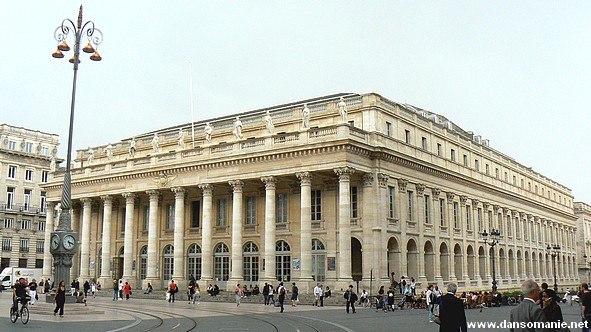 facade du grand theatre de bordeaux