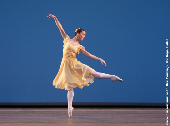 laura morera dans dances at a gathering