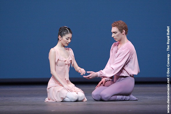 yuhui choe et bennet gartside dans dances at a gathering