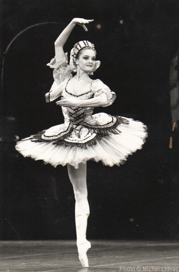 sandrine marache en demoiselle d'honneur (don quichotte)