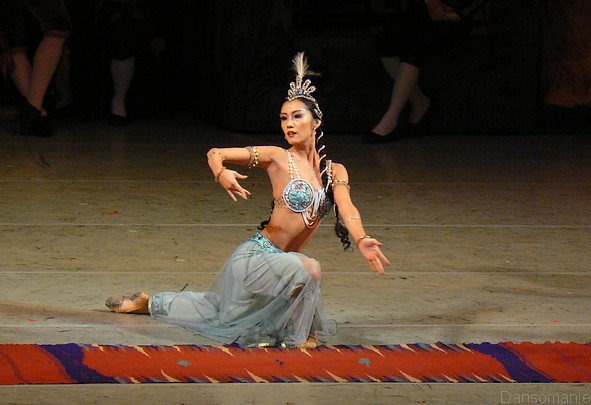 ji yeon ryu en danseuse orientale