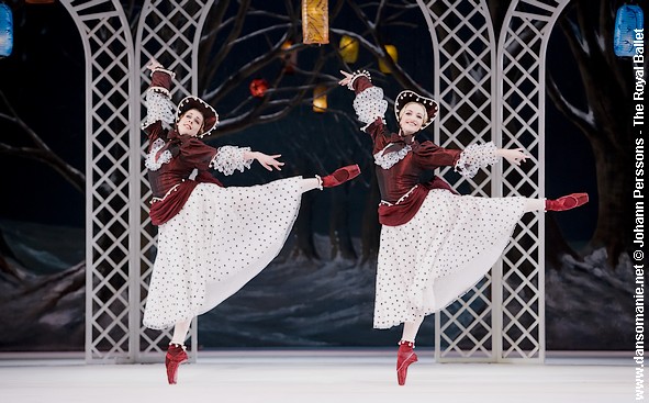 laura mcculloch et cindy jourdain dans les patineurs
