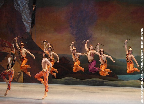 les danses polovtsiennes par le ballet de perm